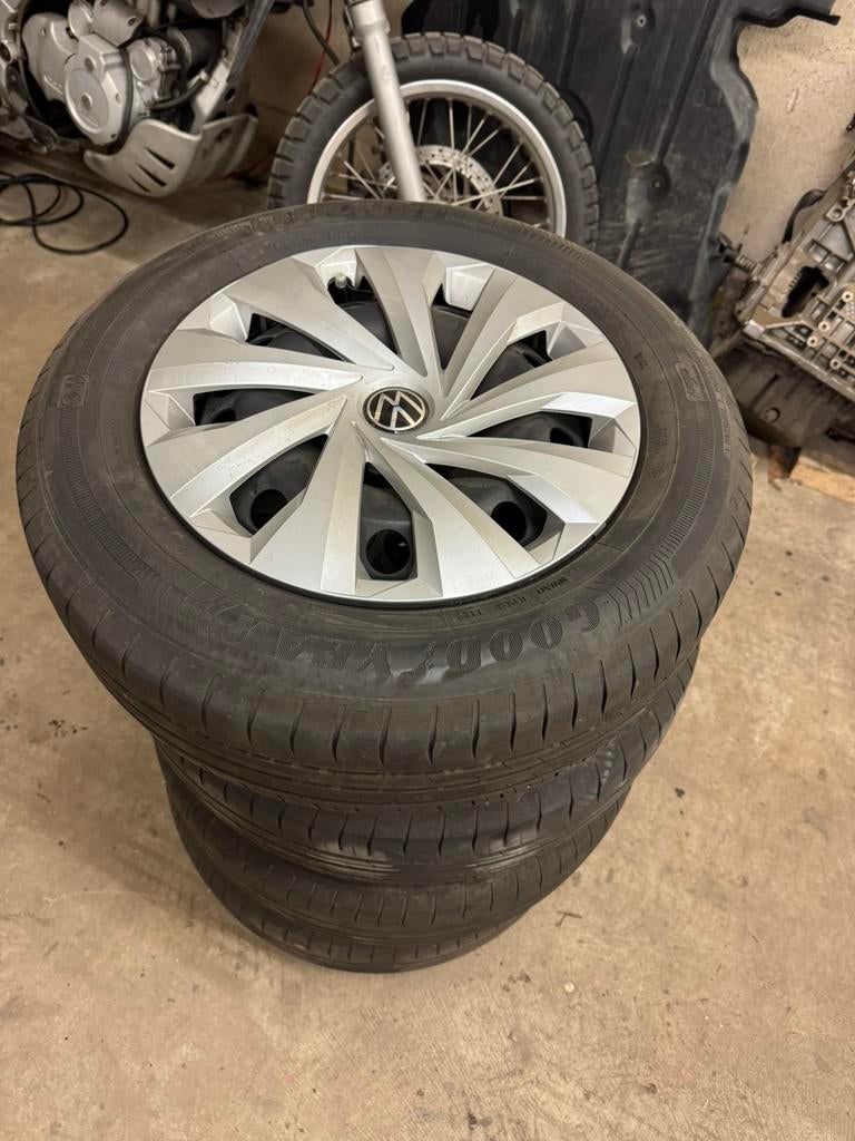 Orginele Volkswagen Polo wielen met banden, Auto-onderdelen, Banden en Velgen, 15 inch, Band(en), Zomerbanden, 185 mm