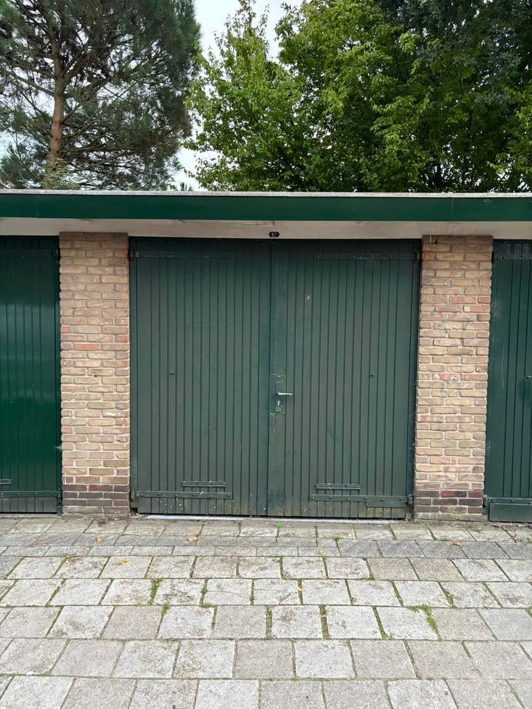 Houten garage deuren 225 x 111 / 1 set, Doe-het-zelf en Verbouw, Deuren en Horren, Gebruikt, 215 cm of meer, Garagedeur, Hout