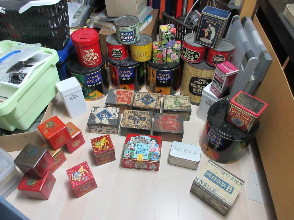 Te koop een groot aantal Van Nelle koffie en thee blikken., Verzamelen, Blikken, Ophalen of Verzenden, Gebruikt, Koffie, Van Nelle