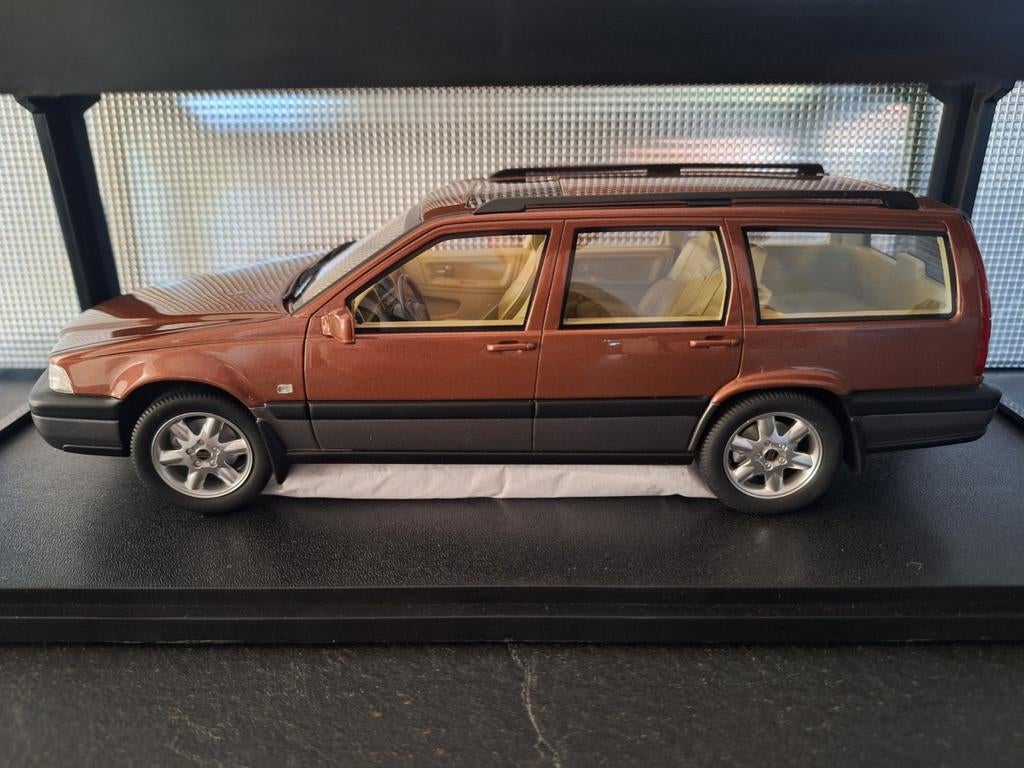Volvo V70 XC Cross Country 1996-1999 Schaal 1:18, Overige merken, Auto, Cult, Nieuw