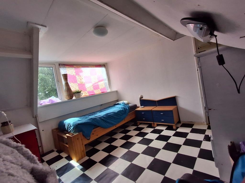 Begin april komt er 1kamer vrij, Contacten en Berichten, Huisgenoten gezocht