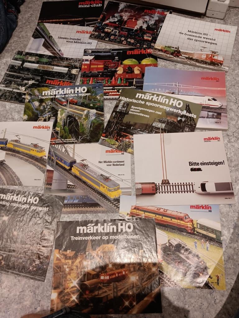 Treinen magazines marklin HO jaren 80 90, Wisselstroom, Gebruikt, Märklin, Boek, Tijdschrift of Catalogus