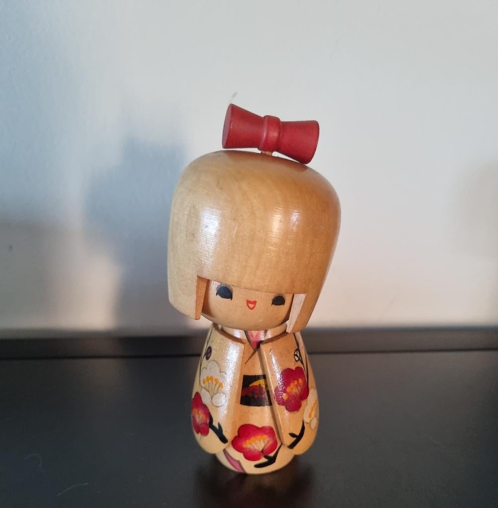 Leuke Haru o matsu kokeshi van Tomio Ishida, Verzenden
