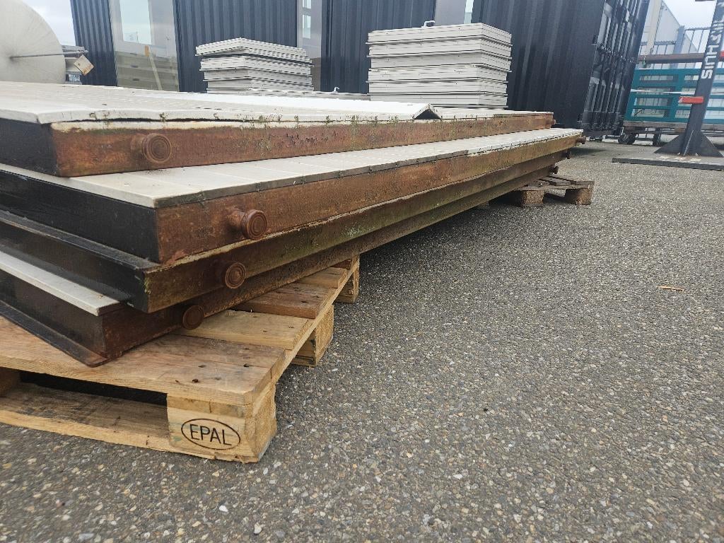 Garagedeuren schuurdeuren schuifdeuren loodsdeuren ( 379 ), Doe-het-zelf en Verbouw, Deuren en Horren, Ophalen, Gebruikt, Garagedeur