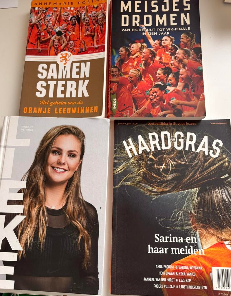 Boeken Oranje Leeuwinnen, Verzamelen, Ophalen of Verzenden, Zo goed als nieuw, Overige binnenlandse clubs, Boek of Tijdschrift