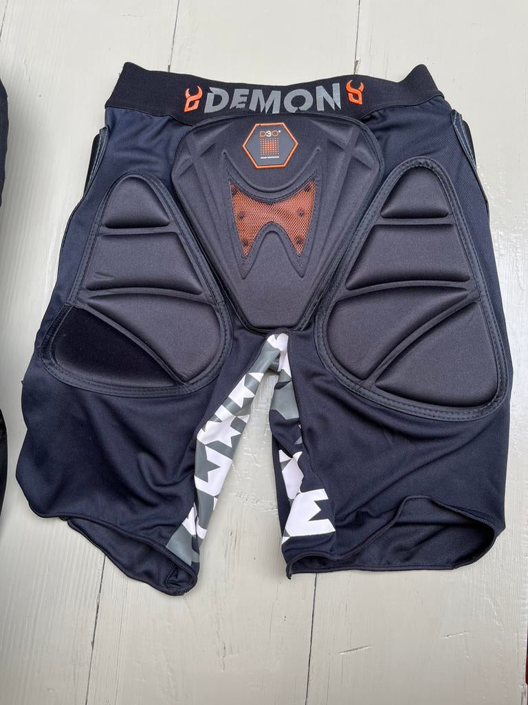 Demon beschermende broek/impact shorts maat L, Sport en Fitness, Snowboarden, Ophalen, Nieuw, Kleding