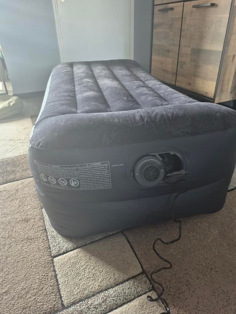 Intex luchtbedden 2 stuks, Ophalen, Zo goed als nieuw