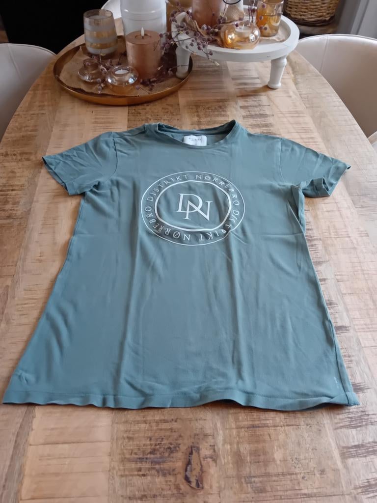 Distrikt Nørrebro T-shirt groen maat S, Distrikt Nørrebro, Ophalen of Verzenden, Korte mouw, Maat 36 (S)