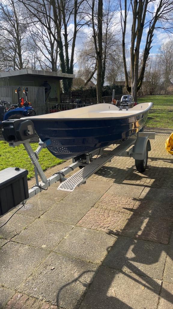 Mooie toer/visboot met 8 pk viertakt yamaha kortstaart, Watersport en Boten, Vis- en Consoleboten, Ophalen, Tot 10 pk, Zo goed als nieuw