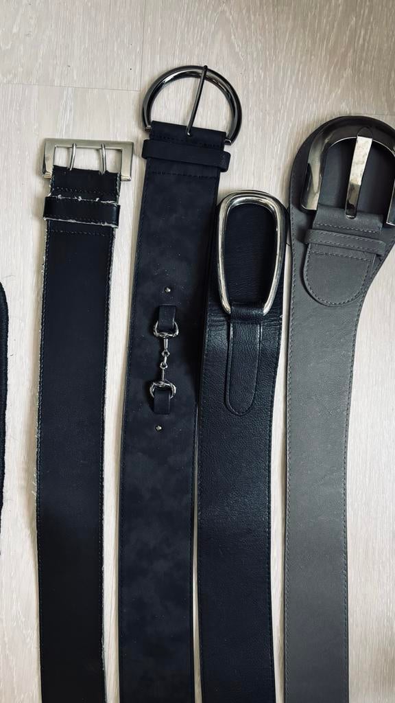 Vier zwarte riemen, verschillende stijlen, Overige kleuren, Heupriem, Ophalen of Verzenden, Zo goed als nieuw