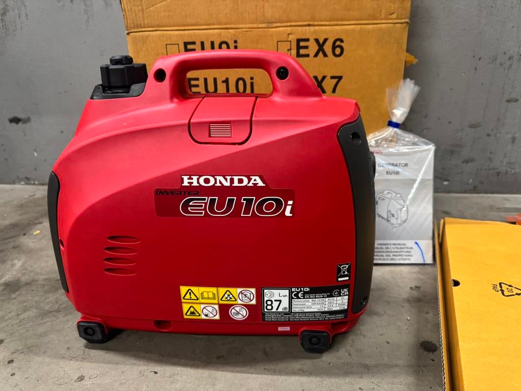 Honda eu10i Aggregaat inverter Nieuw in doos generator, Benzine, Nieuw, Ophalen of Verzenden, Geluidgedempt