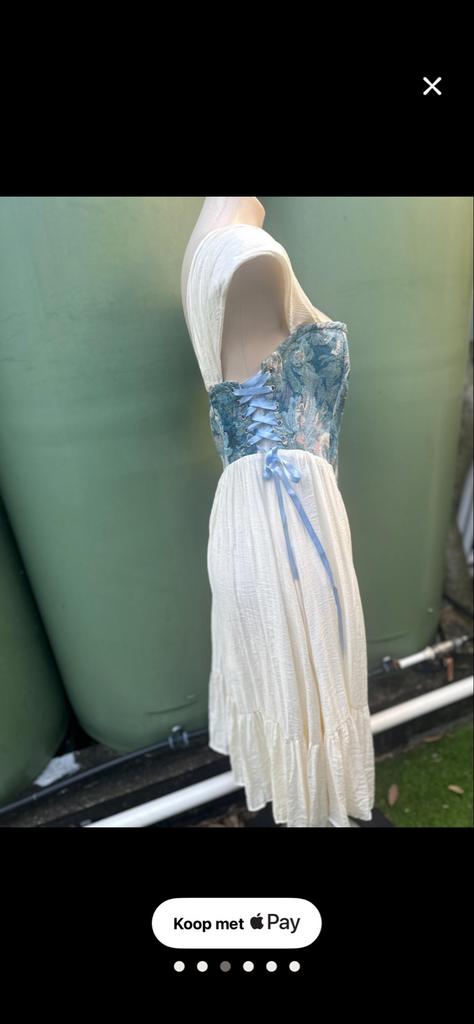 Jurk met bloemenprint en vetersluiting, Wit, Ophalen of Verzenden, Knielengte, Maat 36 (S)