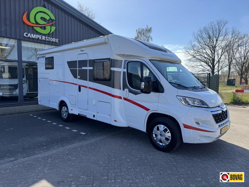 Sunlight T67 - Zonnepaneel | Omvormer | LPG | Trekhaak, Sunlight, Ringverwarming, 7 tot 8 meter, Bedrijf