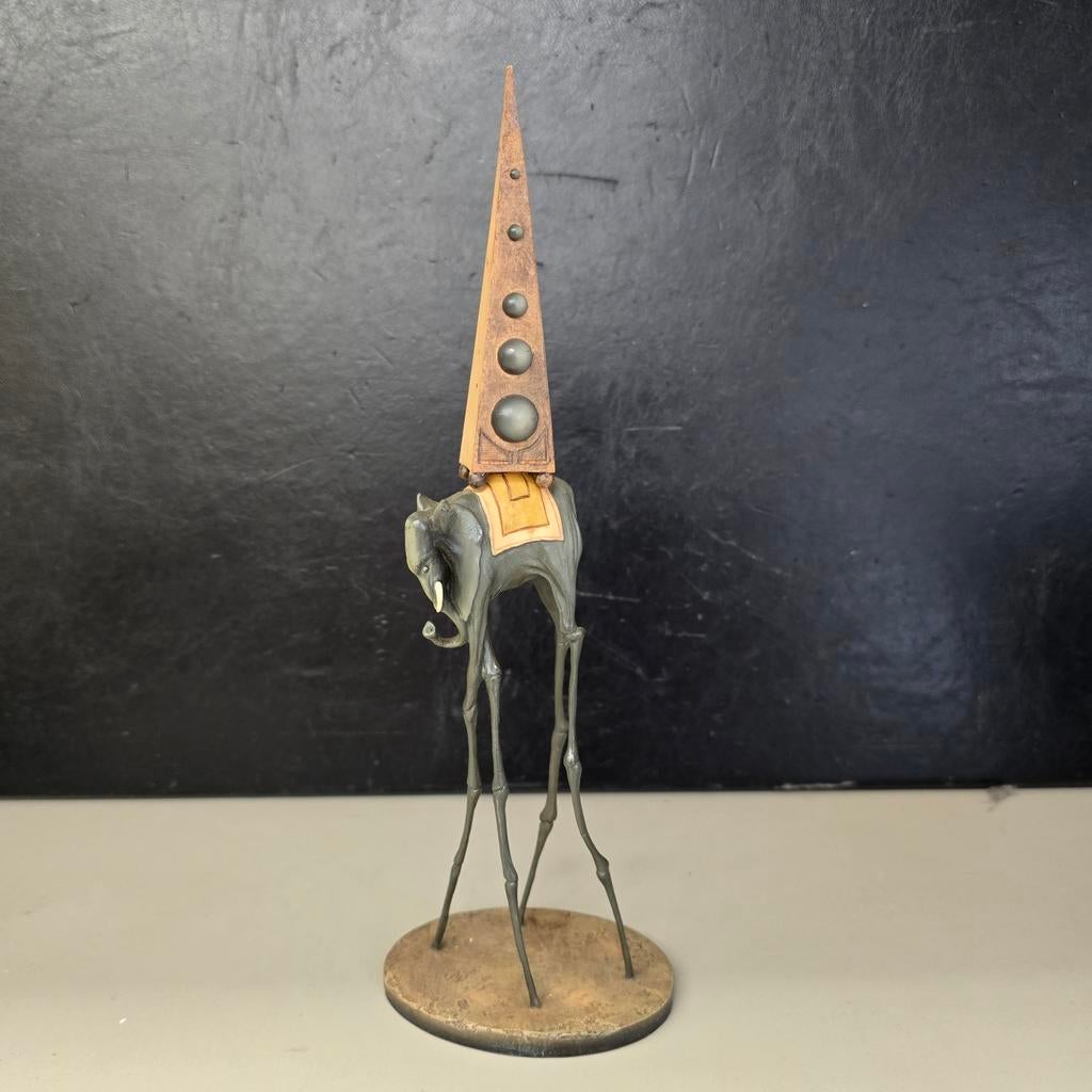 Salvador Dahli, beeld/figuur van schilderij 1946, h 25 x9x6, Antiek en Kunst, Ophalen of Verzenden