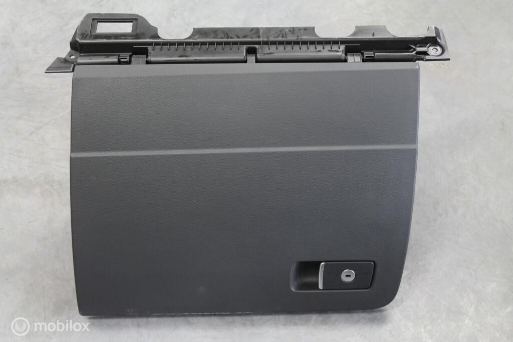 Handschoenkastje Volkswagen Passat B8 (2014-heden), Gebruikt, Ophalen of Verzenden
