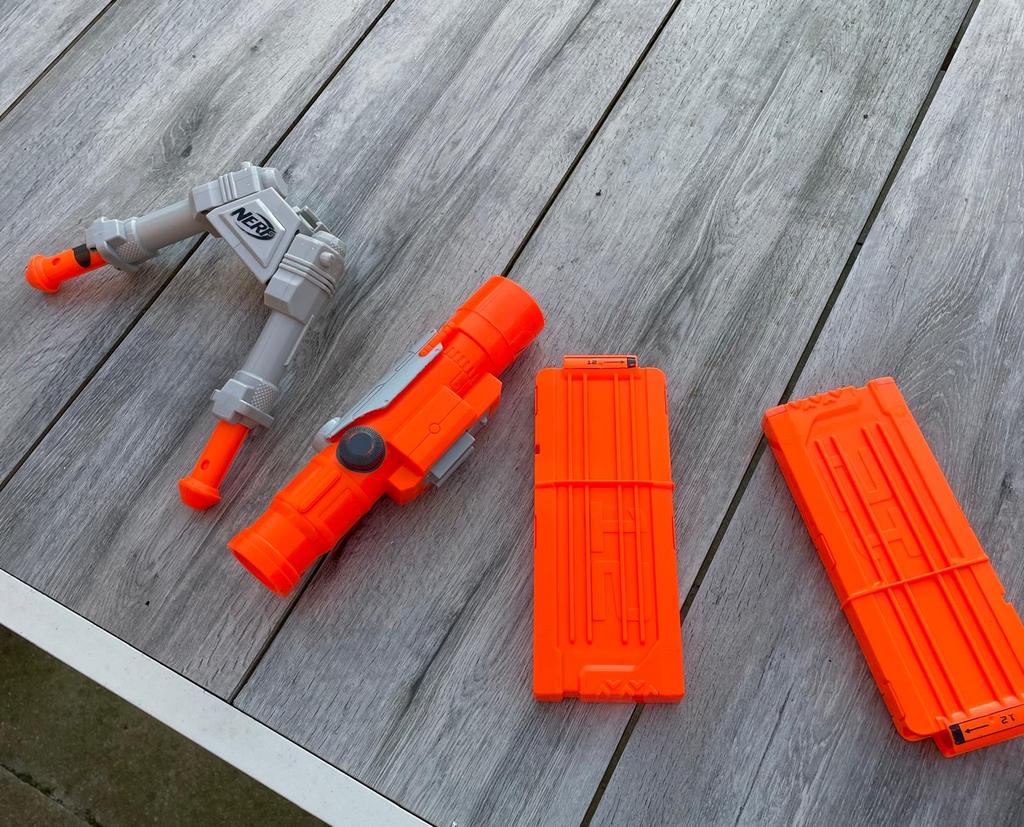 Diverse Nerf blasters met accessoires (zonder pijltjes), Ophalen, Gebruikt, Jongen of Meisje