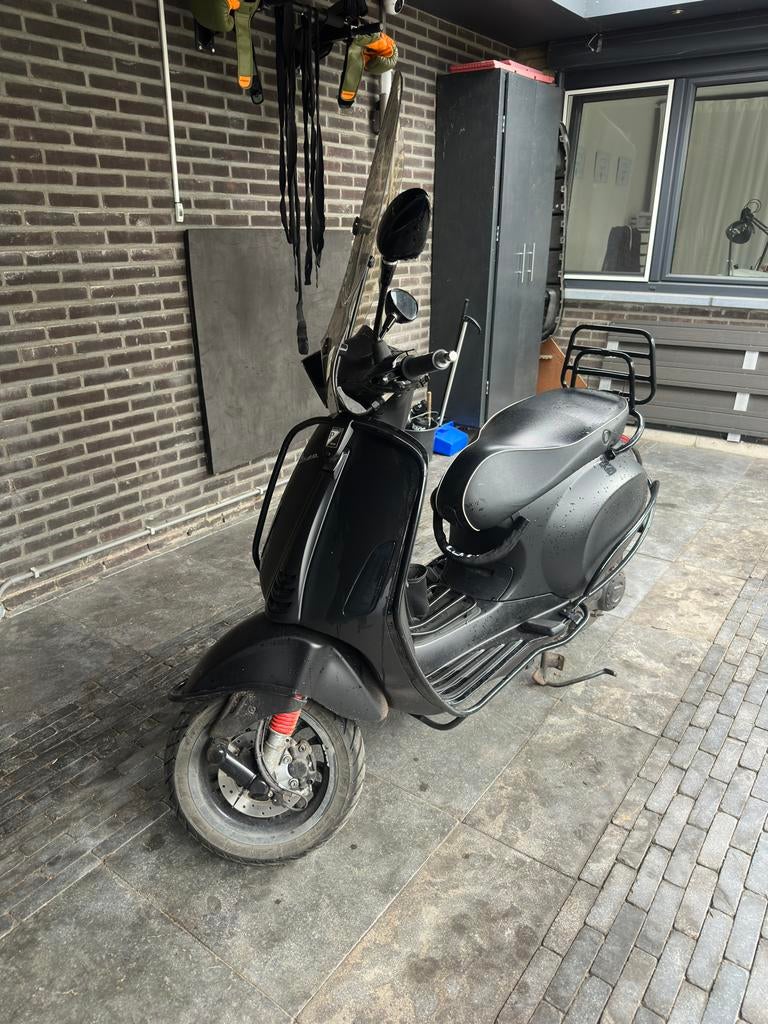 Vespa Sprint S 2024 matt zwart full option- weinig km, Ophalen, Zo goed als nieuw, Benzine