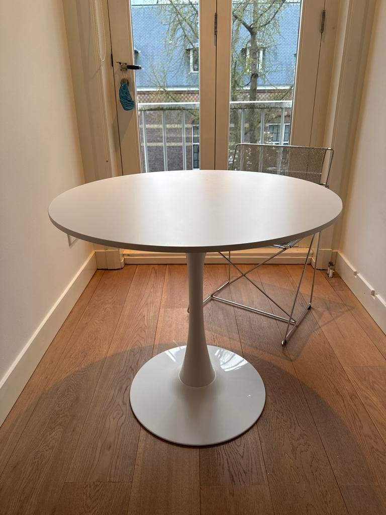 Witte ronde eettafel, modern design, Huis en Inrichting, Tafels | Eettafels, Overige materialen, Gebruikt, 100 tot 150 cm, Rond