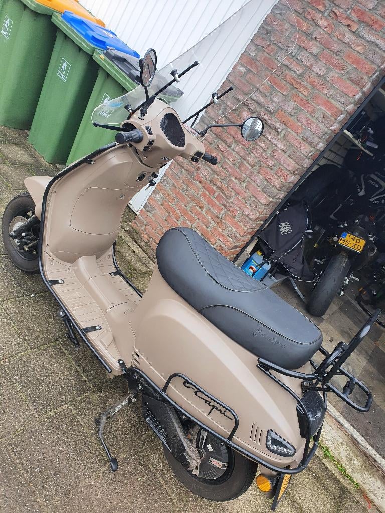 Santini E capri elektrische scooter 2023, Fietsen en Brommers, Snorfietsen en Snorscooters, Elektrisch, Zo goed als nieuw, Ophalen