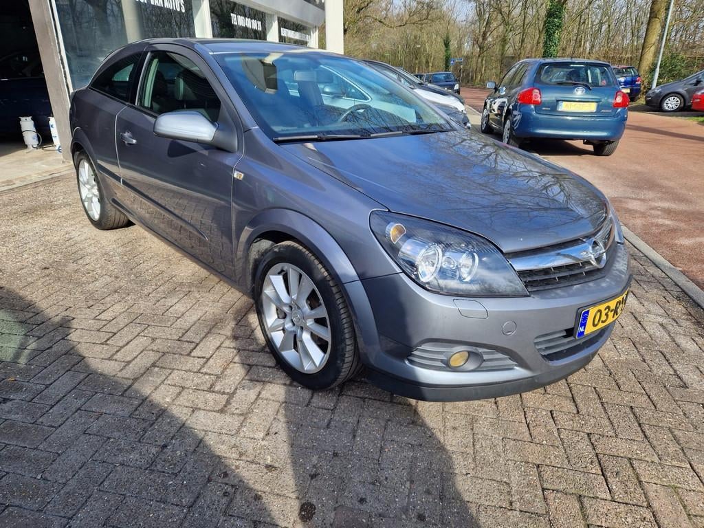 Opel Astra GTC 1.8 Cosmo | AUTOMAAT | 3E EIGENAAR|12 MND GAR, 125 pk, Gebruikt, Zwart, Origineel Nederlands