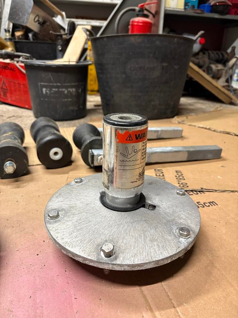 boot vis stoel poten 2 x met voet + trailer rol, Watersport en Boten, Ophalen of Verzenden, Gebruikt, Overige typen, Zeilboot of Motorboot