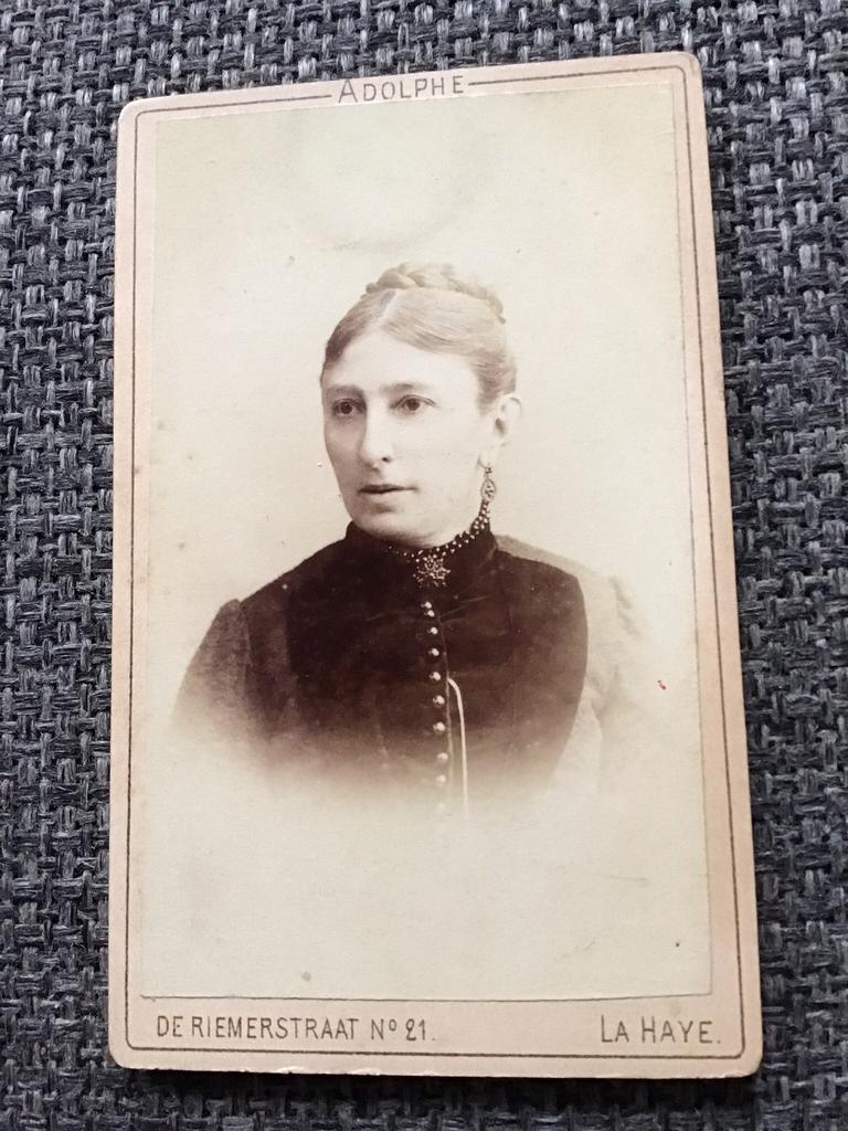 CDV, Vrouw, ADOLPHE ZIMMERMANS, DEN HAAG, Carte de Visite, Verzamelen, Foto's en Prenten, Ophalen of Verzenden, Voor 1940, Gebruikt