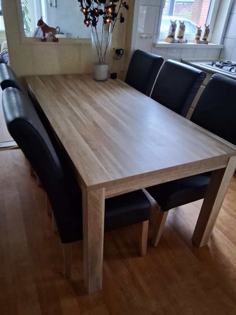 Eetkamertafel blank eiken met 6 zwarte stoelen, z.g.a.n., Huis en Inrichting, Tafels | Eettafels, Ophalen