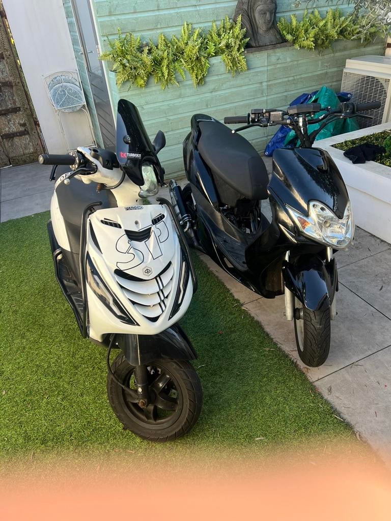Yamaha jog r 70cc, Fietsen en Brommers, Scooters | Piaggio, Zo goed als nieuw, NRG, Tweetakt, Ophalen