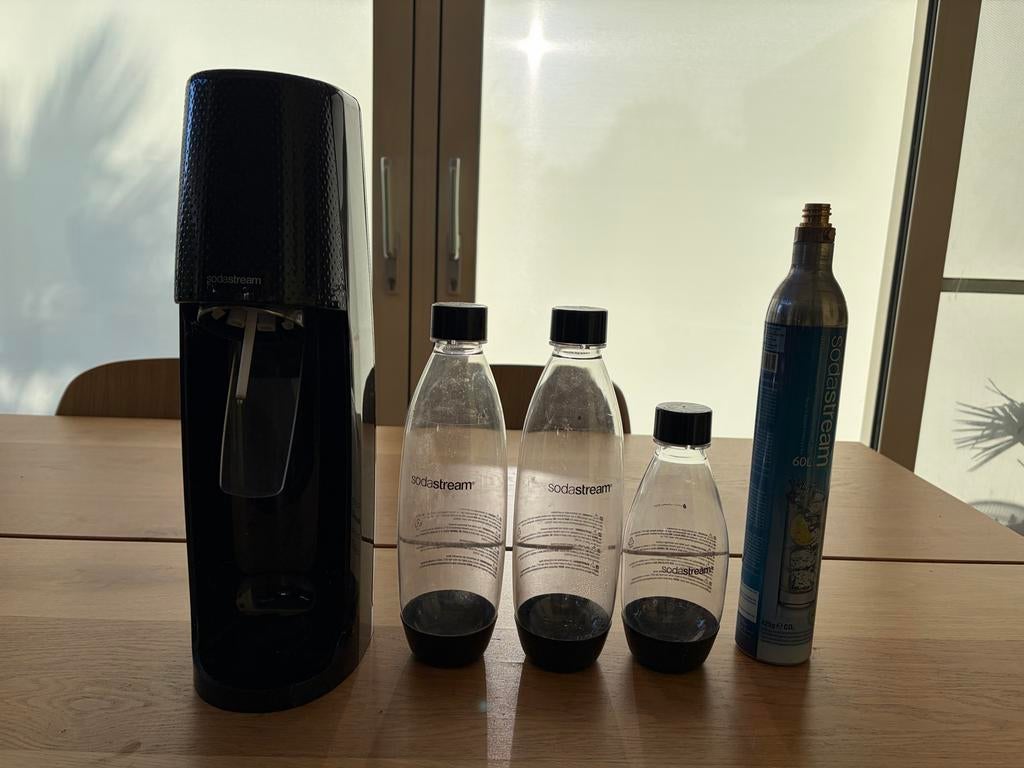 Sodastream met 3 flessen en lege koolzuurfles, Ophalen, Gebruikt