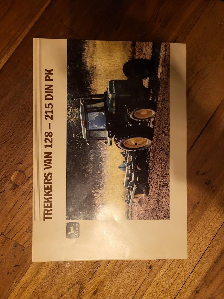 tractor folder John Deere trekkers van 128-215 pk, Boeken, Catalogussen en Folders, Ophalen of Verzenden, Zo goed als nieuw