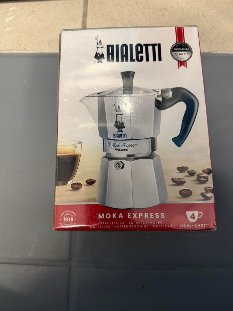 Bialetti moka express 4 kops, 2 tot 4 kopjes, Ophalen of Verzenden, Nieuw, Espresso apparaat