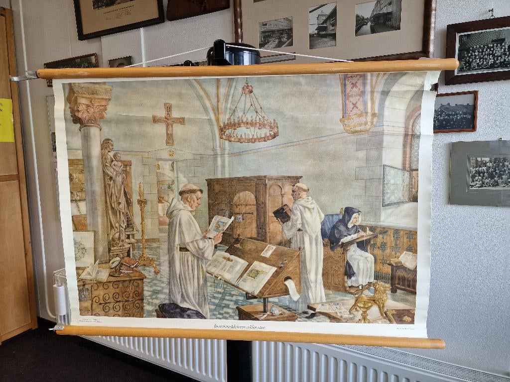 Oude schoolplaat - 'In een middeleeuws klooster', Antiek en Kunst, Ophalen of Verzenden, Geschiedenis