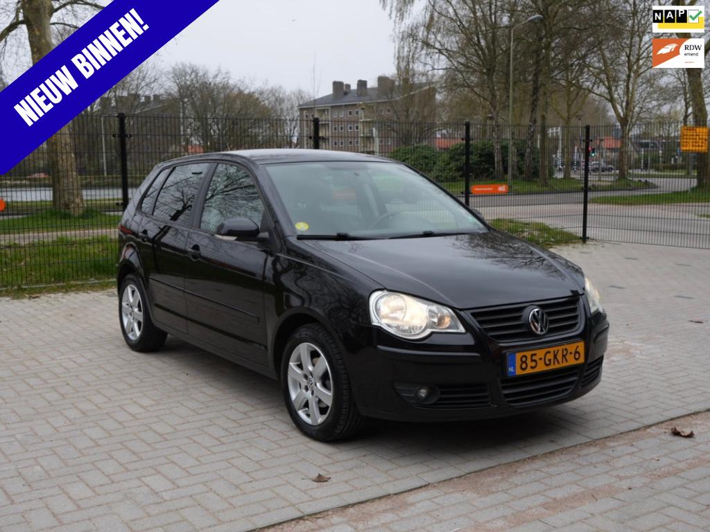 Volkswagen Polo 1.4 | Nieuwe distributie | Airco | Topstaat!, Voorwielaandrijving, 40 €/maand, 4 cilinders, Zwart