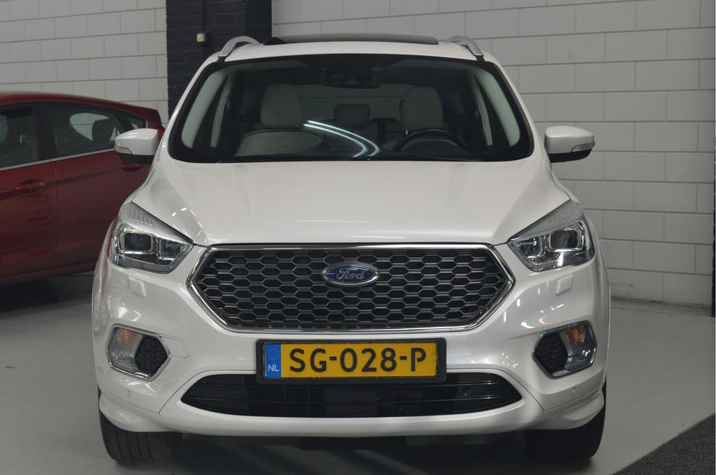 Ford Kuga 1.5 EcoBoost Vignale // PANO // CAMERA // TREKHAAK, Automaat, Euro 6, 4 cilinders, 1850 kg