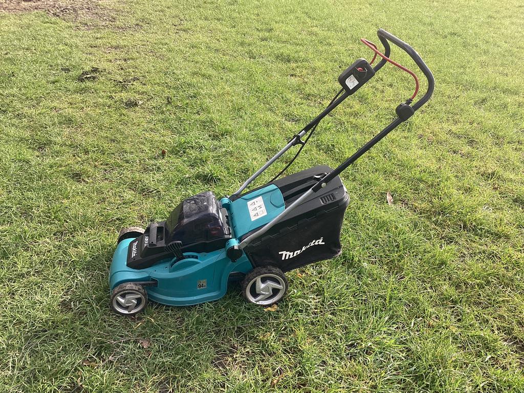 Makita accu grasmaaier gazonmaaier DLM 380, Ophalen, Zo goed als nieuw