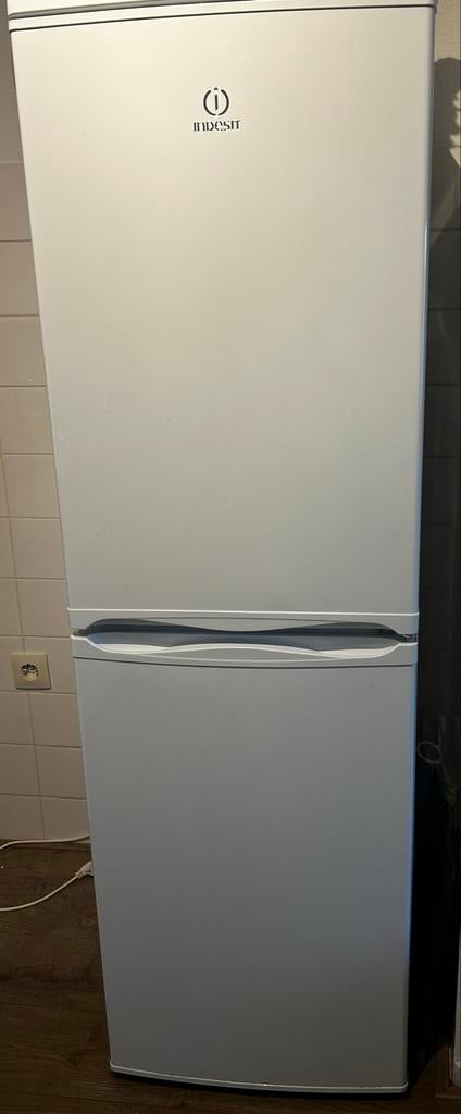 Indesit koel-vriescombinatie, Ophalen, Gebruikt, Met aparte vriezer, 160 cm of meer