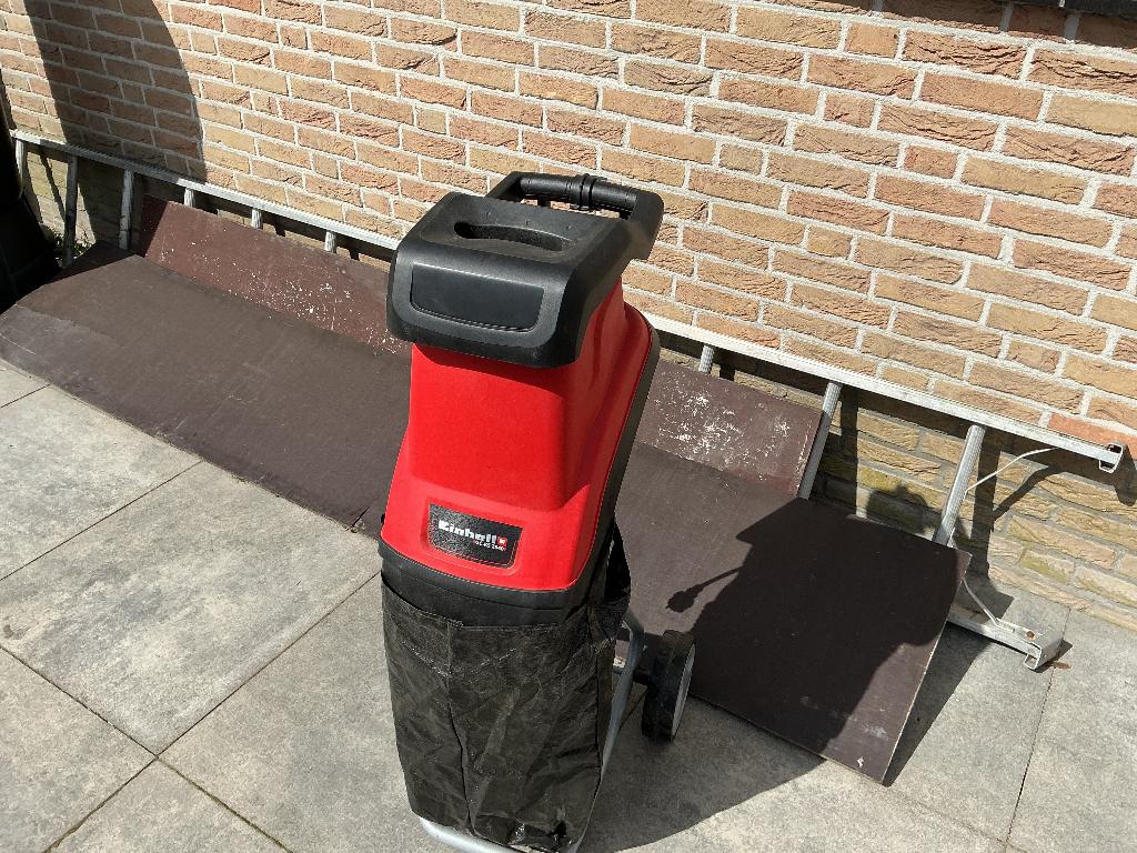 Hakselaar gaat weg wegens verhuis zo goed als nieuw, Tuin en Terras, Hakselaars, Ophalen, Einhell, Zo goed als nieuw, Met opvangzak