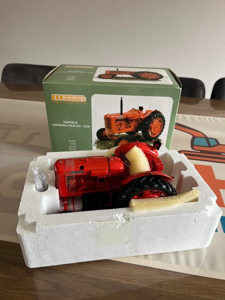 Nuffield tractor 1958 Universal Hobbies UH2715 1/16, Ophalen of Verzenden, Nieuw, Tractor of Landbouw