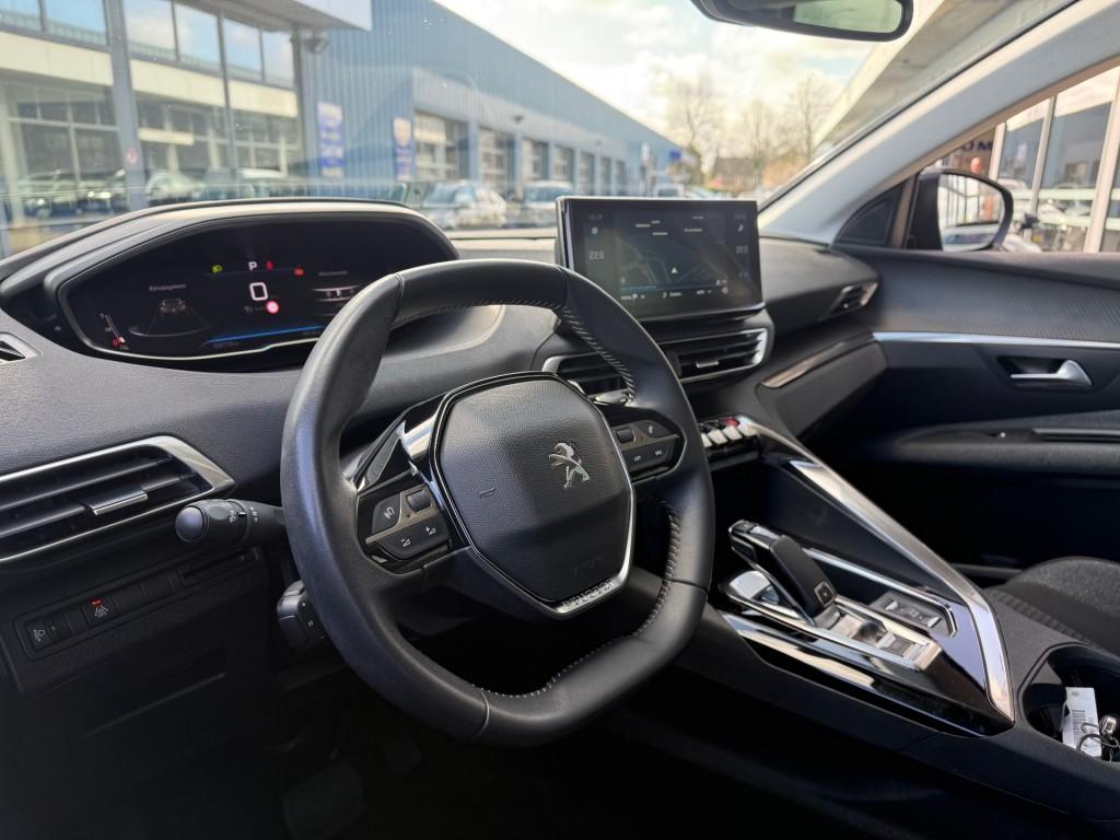 Peugeot 3008 1.2 130PK AUTOMAAT PURETECH ACTIVE-PACK NAVI LM, Automaat, Gebruikt, 1199 cc, Bedrijf