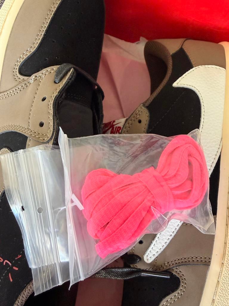 Travis Scott x Air Jordan 1 Low OG SP 'Reverse Mocha', Bruin, Nieuw, Ophalen of Verzenden, Sneakers of Gympen