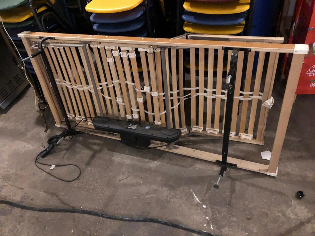2x Elektrische lattenbodem verstelbaar 90x200, Huis en Inrichting, Slaapkamer | Matrassen en Bedbodems, Ophalen, Zo goed als nieuw