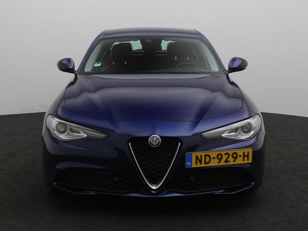 Alfa Romeo Giulia 2.0T 200pk Aut. Super | Leder | Navigatie, Automaat, Achterwielaandrijving, Euro 6, 4 cilinders