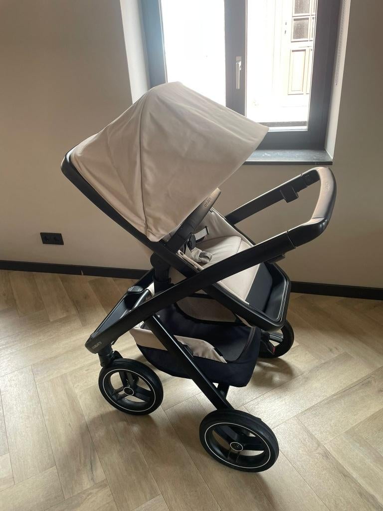 Dubatti Two kinderwagen Taupe & toebehoren, Kinderen en Baby's, Kinderwagens en Combinaties, Zo goed als nieuw, Combiwagen, Verstelbare duwstang