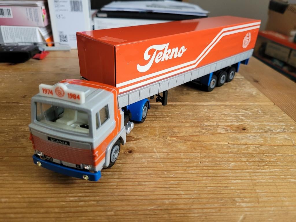 Scania 141 tekno oplegger, Hobby en Vrije tijd, Modelauto's | 1:50, T, T, Zo goed als nieuw, Tekno