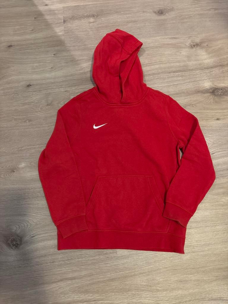 Nike hoodie rood maat 134-147 (M), Ophalen of Verzenden, Zo goed als nieuw, Jongen of Meisje, Trui of Vest