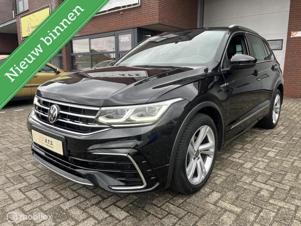 Volkswagen Tiguan 1.5 TSI R-Line LED*CAMERA*PANO-DAK*ACC*, 15 km/l, 4 cilinders, Zwart, Bedrijf