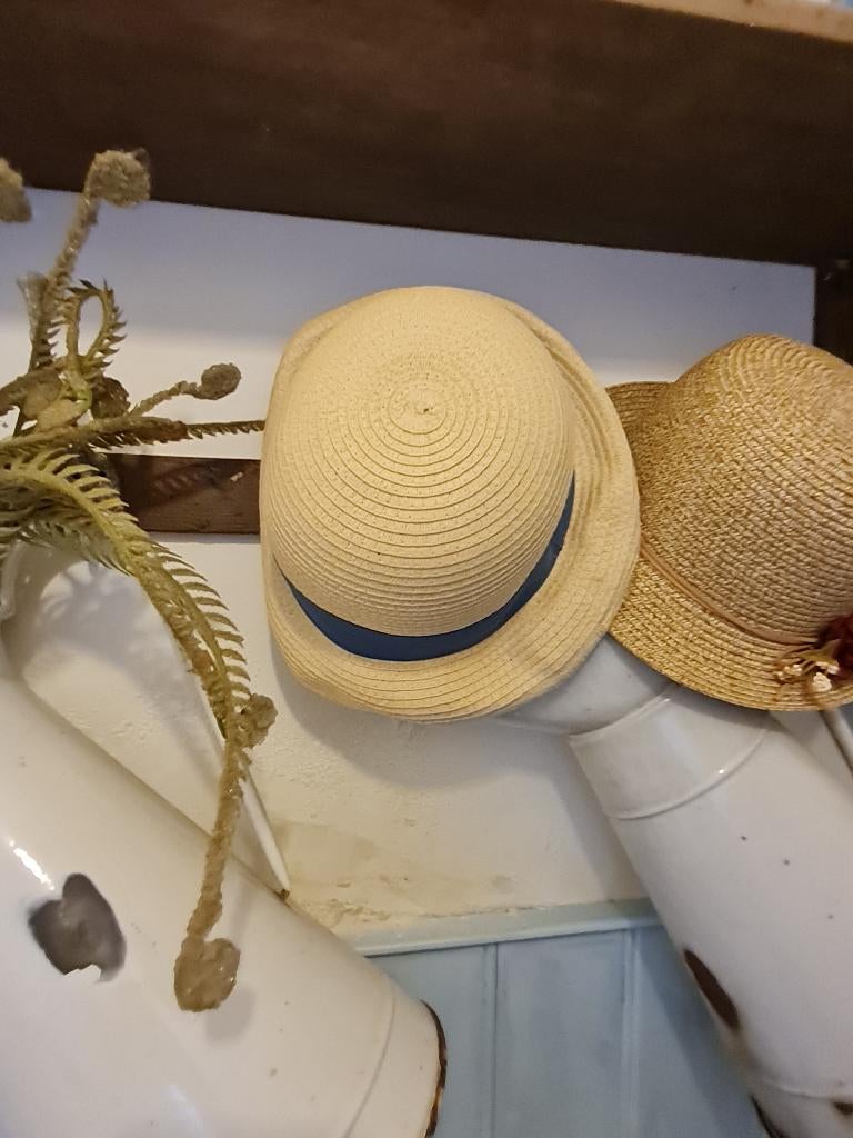 strooien hoedje met blauwe band decoratief, Ophalen of Verzenden