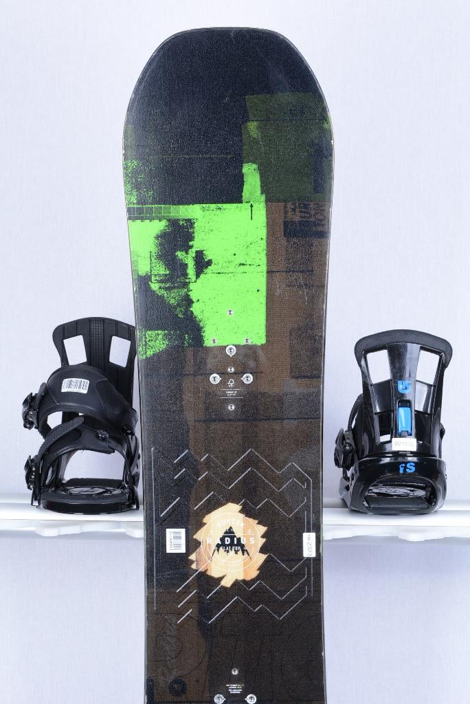135 snowboard BURTON RADIUS, black/green, woodcore, FLATtop, Sport en Fitness, Snowboarden, Ophalen of Verzenden, Gebruikt, Board