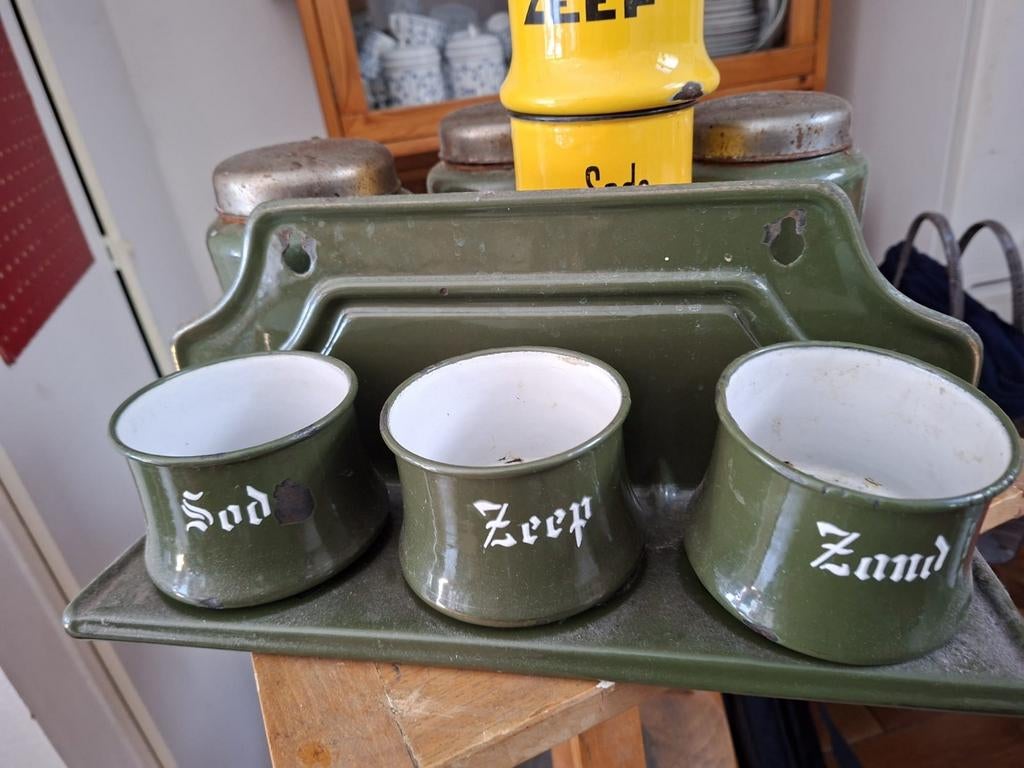 Veel vintage emaille keukenspullen, Ophalen