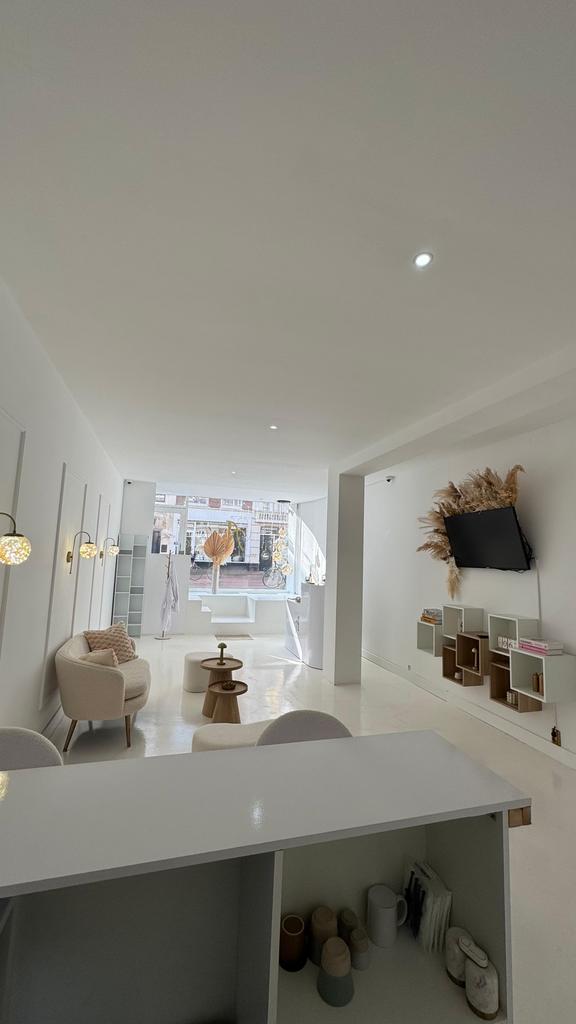 Bedrijfsruimte/salon/winkelruimte ter overname - Den Haag, Huur, Bedrijfsruimte